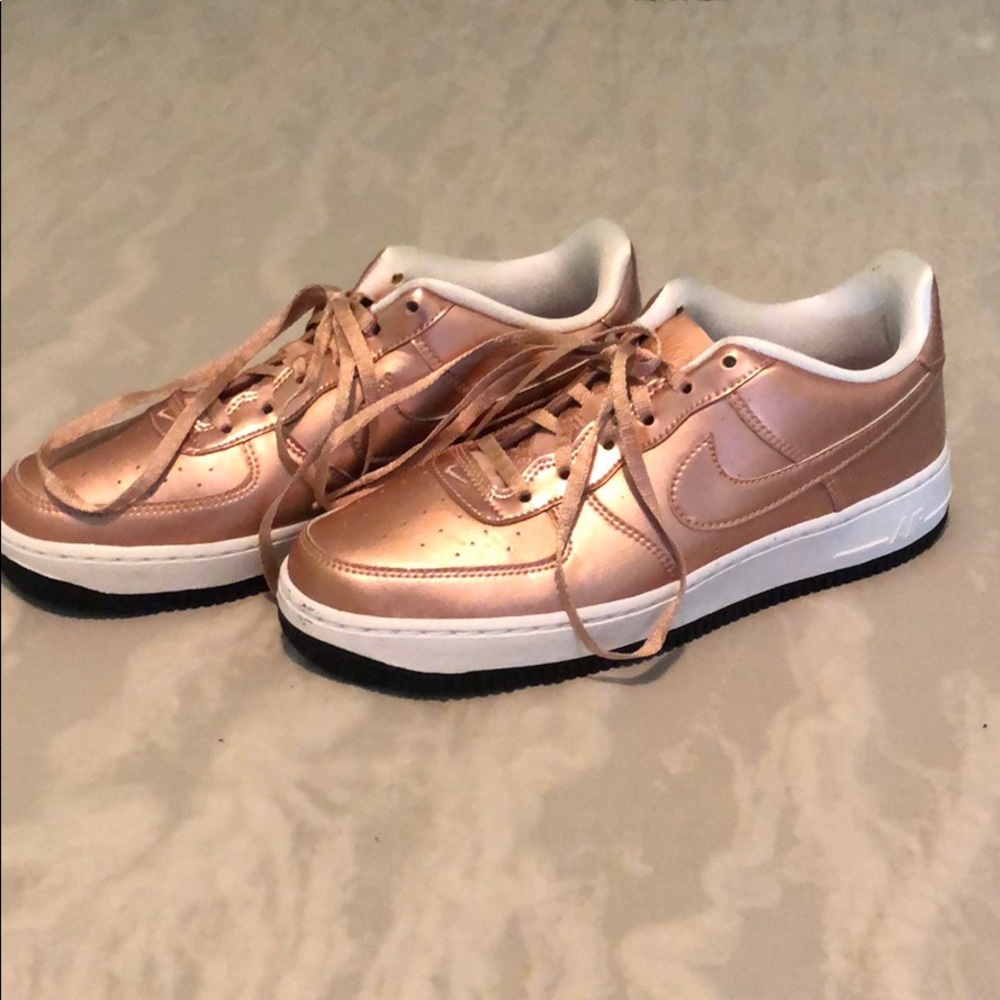 Rose Gold Nike Air Force 1’s 🌹